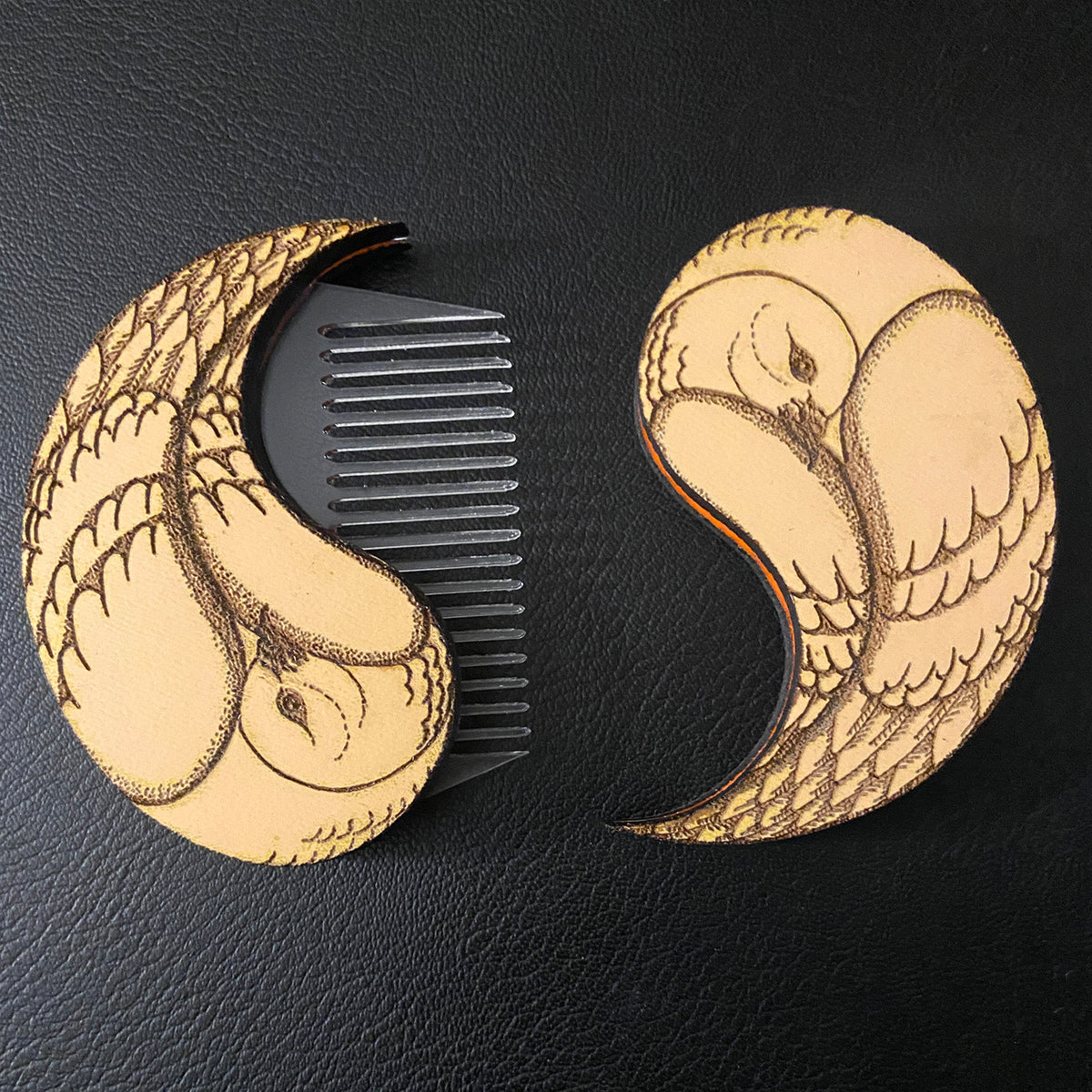 Two Doves Travel Comb